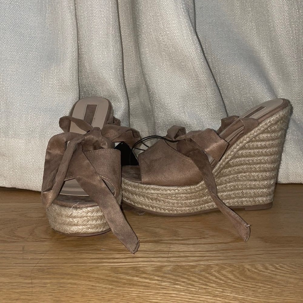 Suede/espadrille wedges